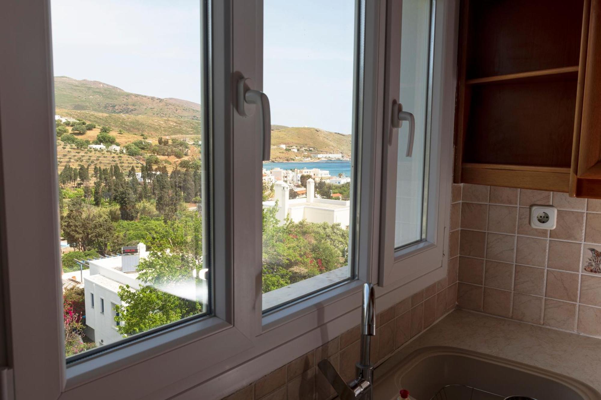 Апартаменти Eleni'S Seaview House Андрос Екстер'єр фото